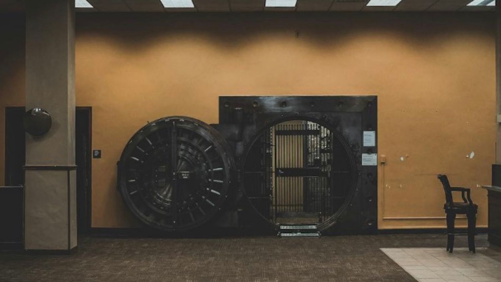 The Vault Deception: How a Clever Attorney Turned a Demolition Demand Into a Landlord’s Nightmare bank vault