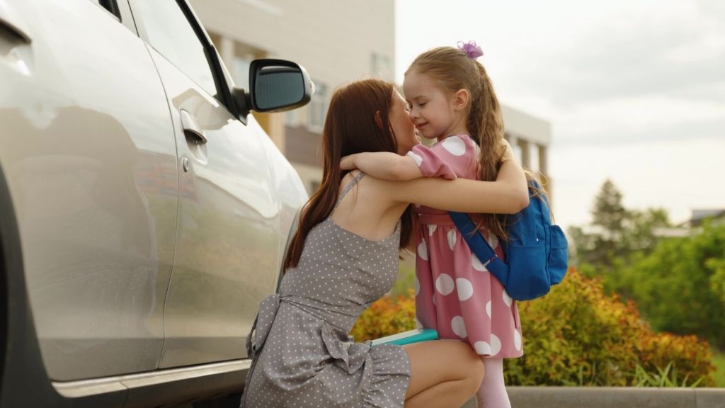mom picking her daughter up from school