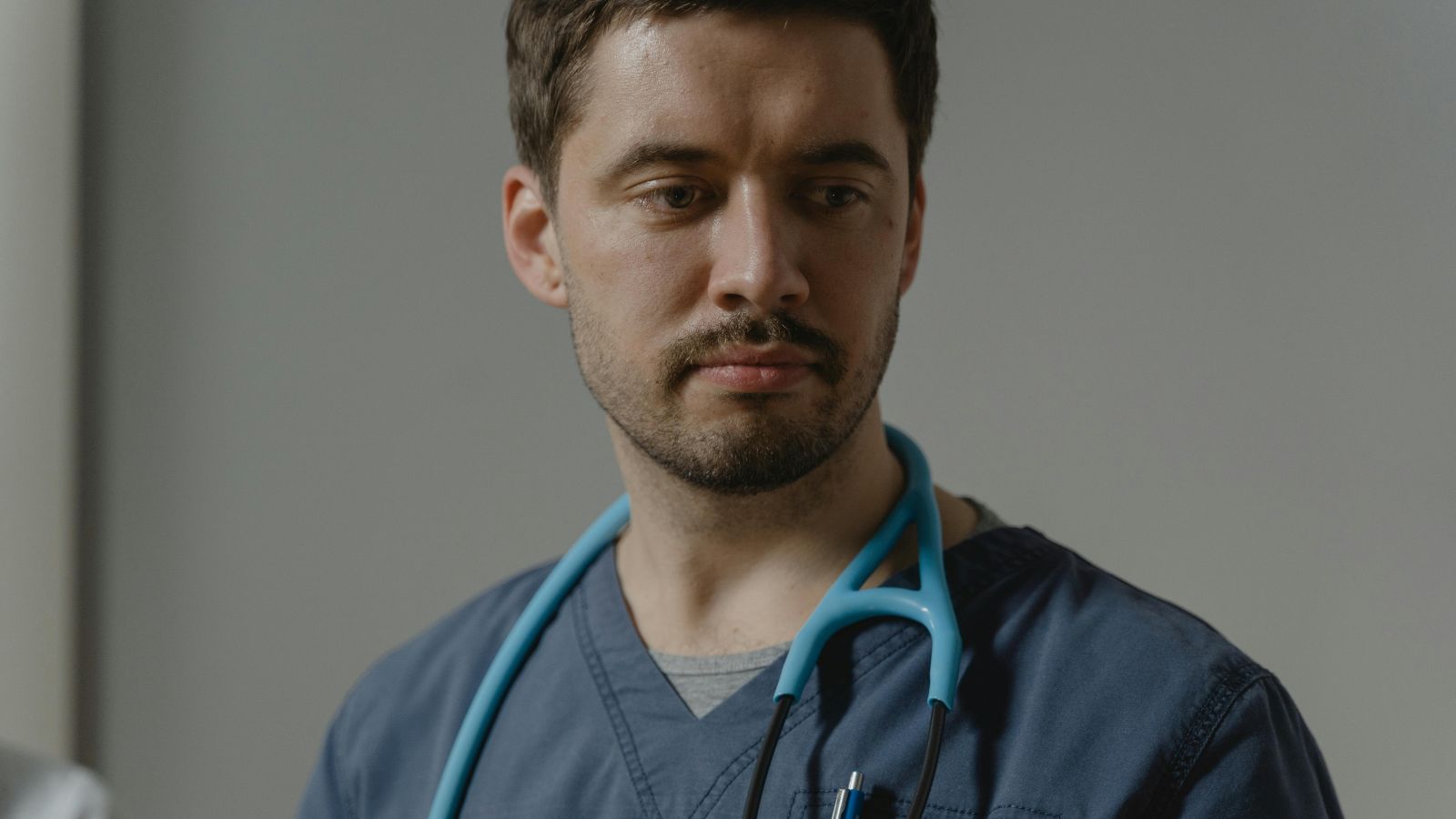 Manager Kept Calling His Employee In For Work During His Days Off, So The Employee Stopped Responding Man working in healthcare
