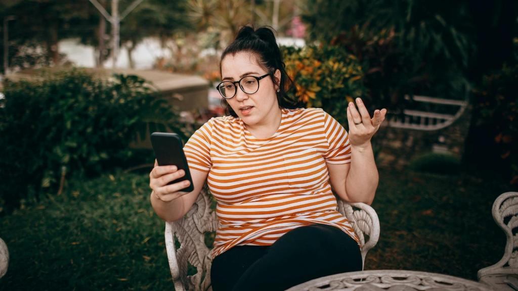 angry woman texting