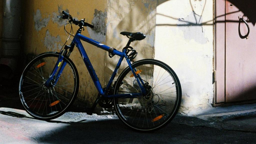 bike sitting in an alley