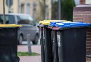 “It’s Not Your Personal Lot”: Why One Homeowner Is Being Called “Petty” for Blocking Her Own Parking Space With Trash Cans