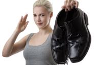 The “Barefoot” Gala: Why One Woman’s Home Rule is Causing a Major Scandal Among Her Friends and Family