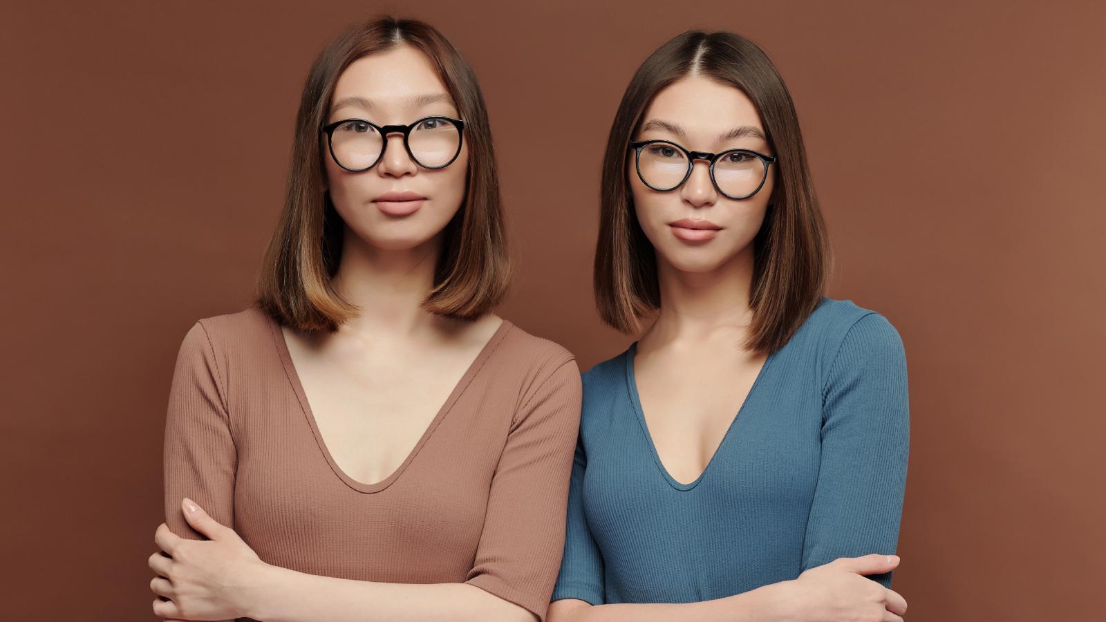 two sisters with glasses