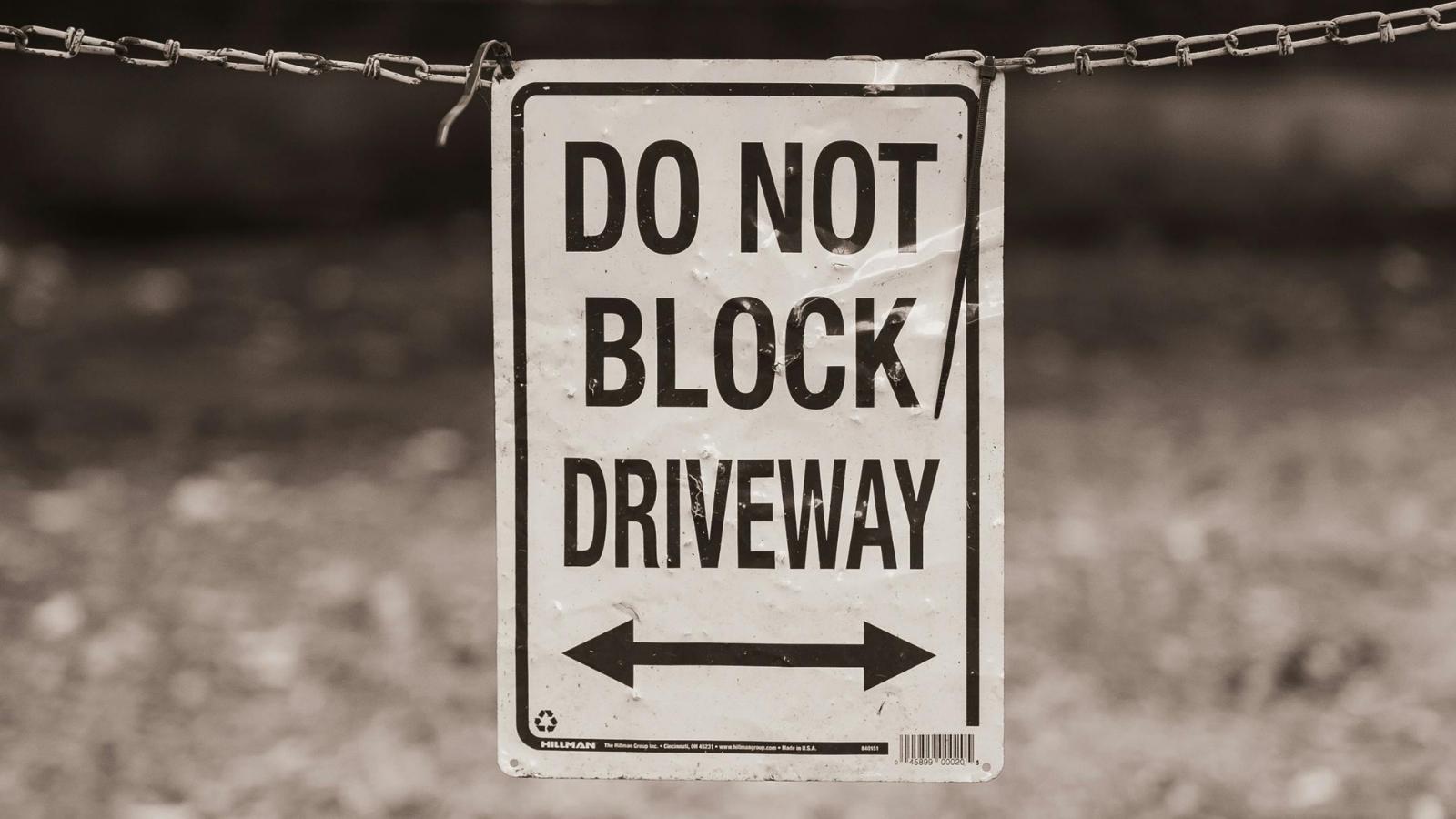 do not block driveway sign