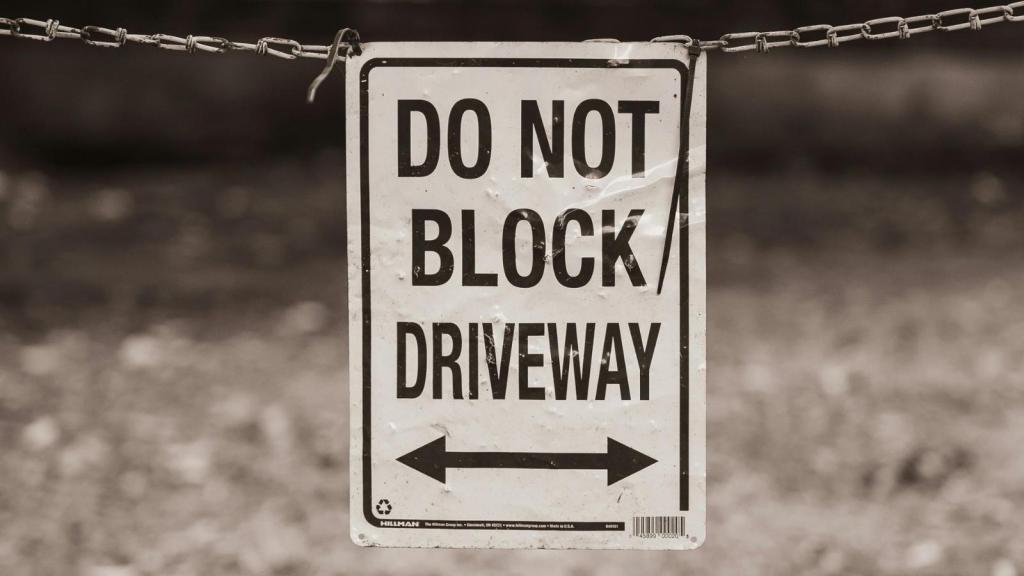 do not block driveway sign