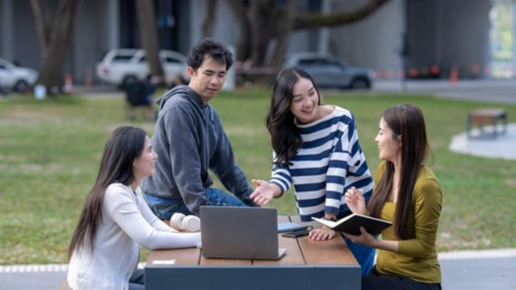 Students working on group project