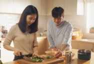 The “Meat-Only” Mandate: Why a Boyfriend is Under Fire for Refusing to Even Taste His Girlfriend’s Vegetarian Cooking