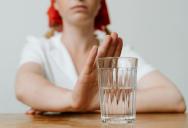 Bridesmaid Who Doesn’t Drink Feels Pressured at Wedding and Left Self-Conscious