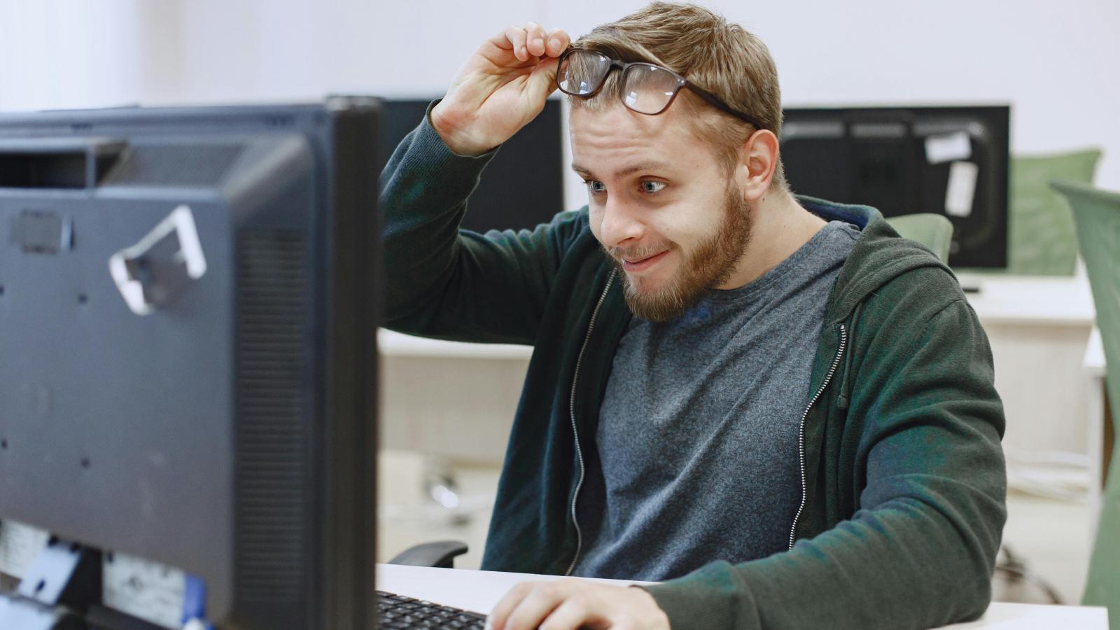 A Simple Office Printer Complaint Turns Out to Have an Embarrassingly Easy Fix man looking at a computer
