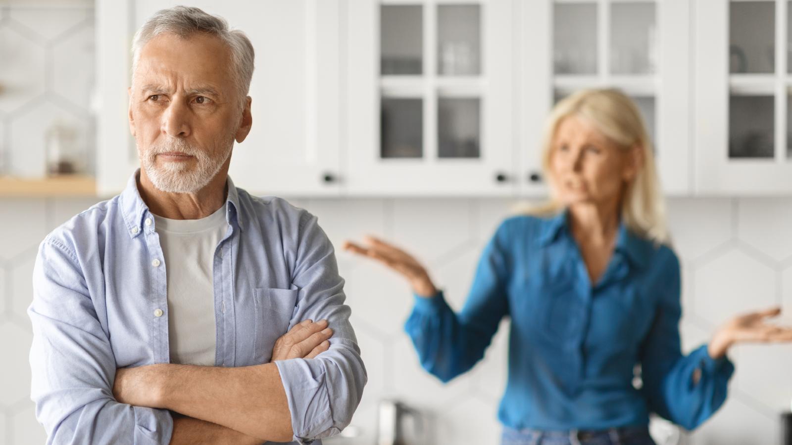A Wife Ignored Her Husband’s Dinner Texts for Hours—Then Launched a Massive Argument When He Came Home Empty Handed couple having an argument