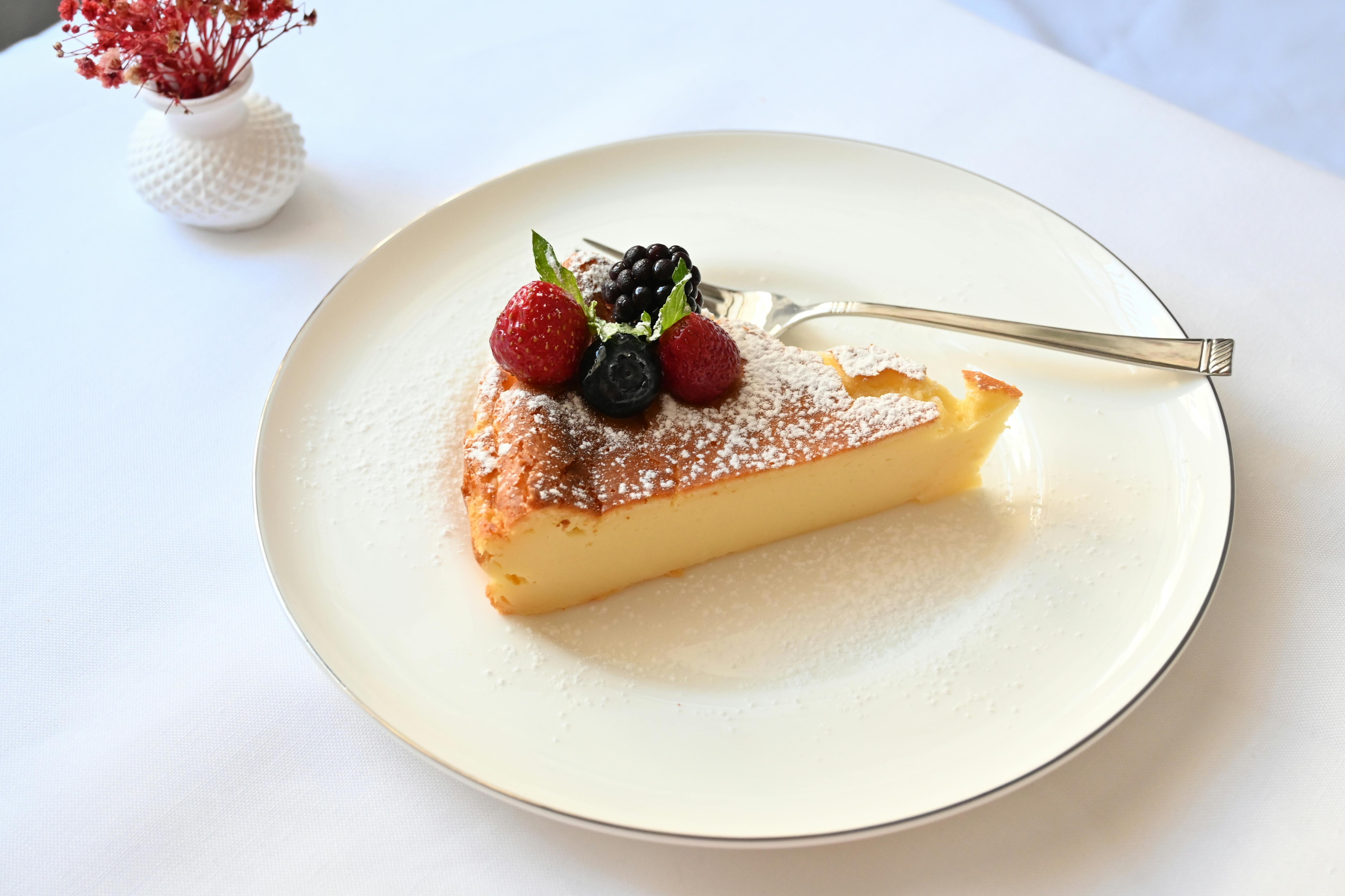 She Was “Temporarily” Fired After Months of Being Talked Down To, but Her Former Manager Still Asked for the Recipe Behind Her Popular Cheesecake Basque Cheesecake served with powdered sugar and fruit