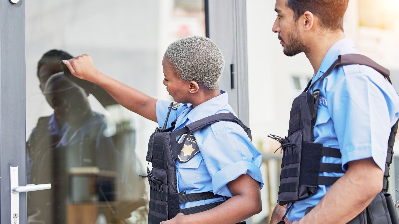 Neighbors Called the Cops on a Woman for Making Noise—But She Was Fast Asleep When the Supposed Disturbance Happened police knocking on the door