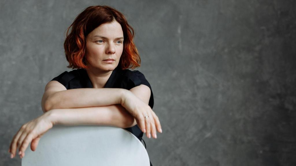 upset woman with red hair