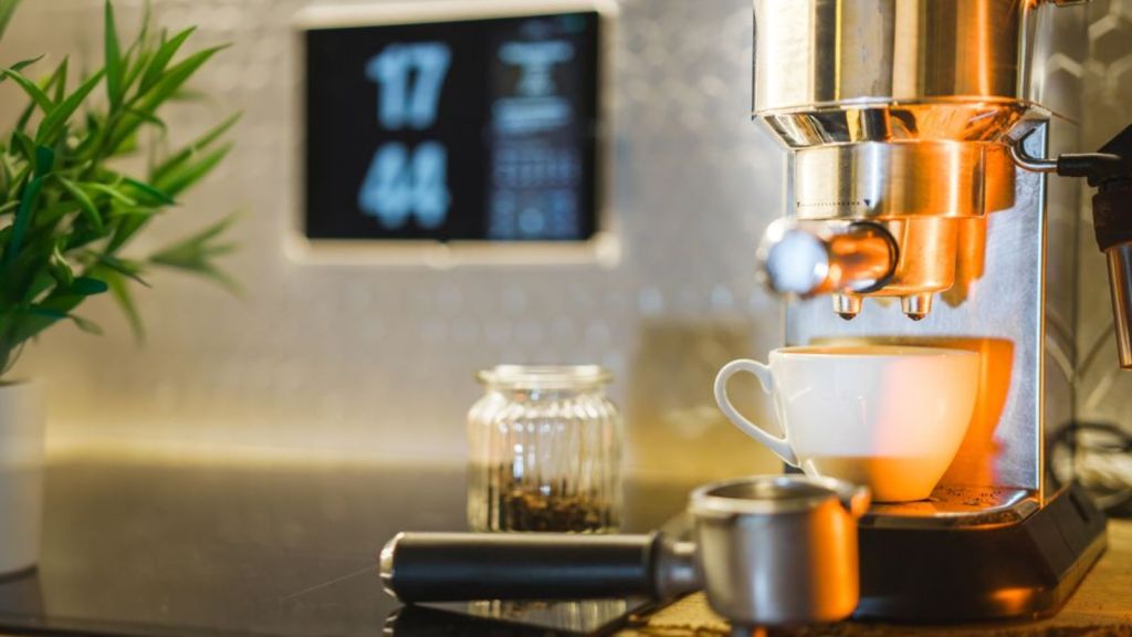 A coffee machine and coffee cup in the kitchen