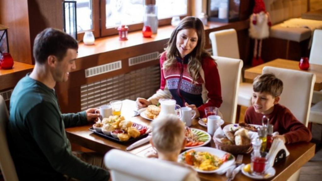 Family at breakfast