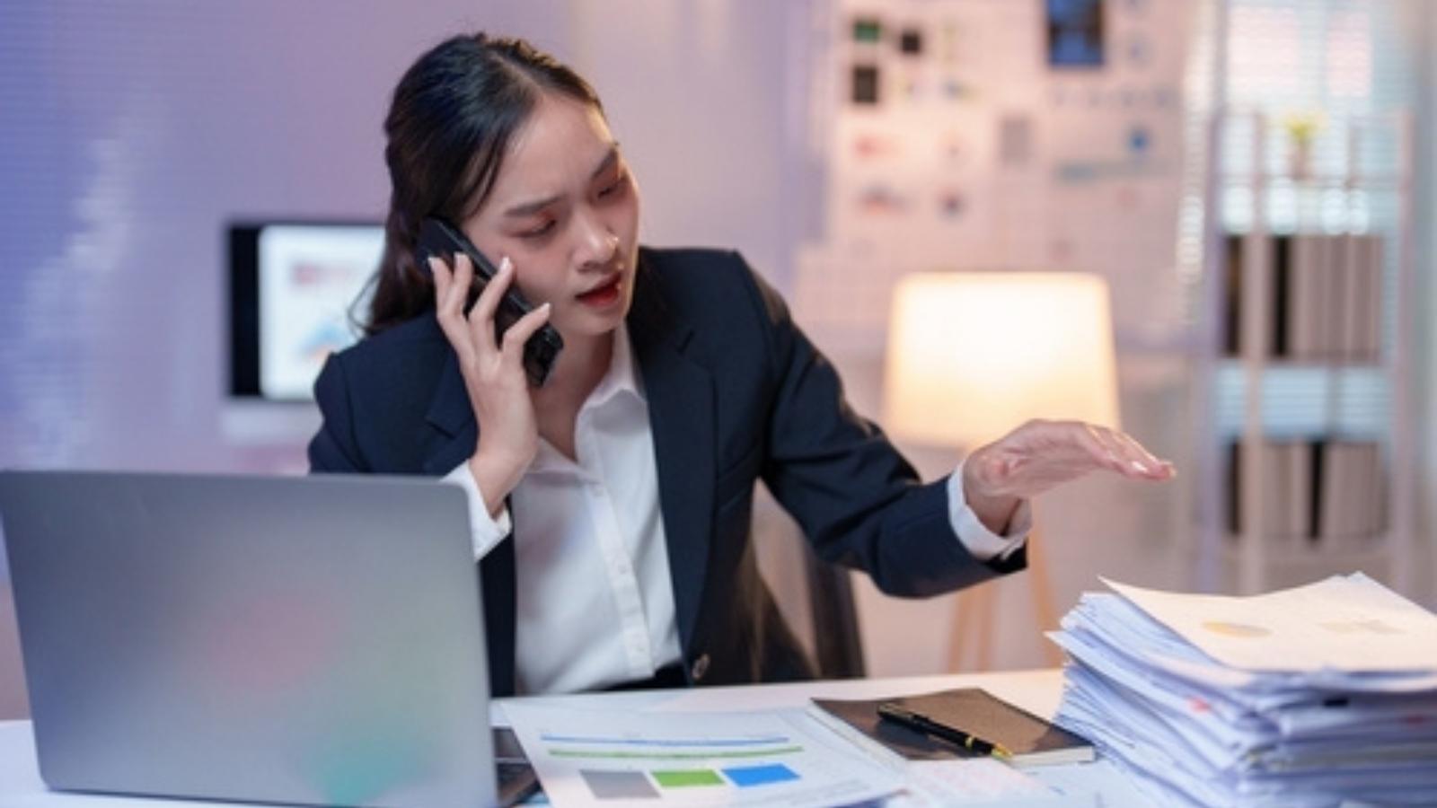 You Said One Second!: Employee Destroys a Toxic Bosss Strict Clock In Rule by Complying Too Perfectly to a Micro Managed Shift Busy worker