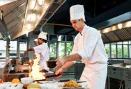 “Not My Job!”: Buffet Runner Obeys a Screaming Chef’s Orders to Stop Helping—and Leaves the Entire Kitchen Facing an Absolute Meltdown