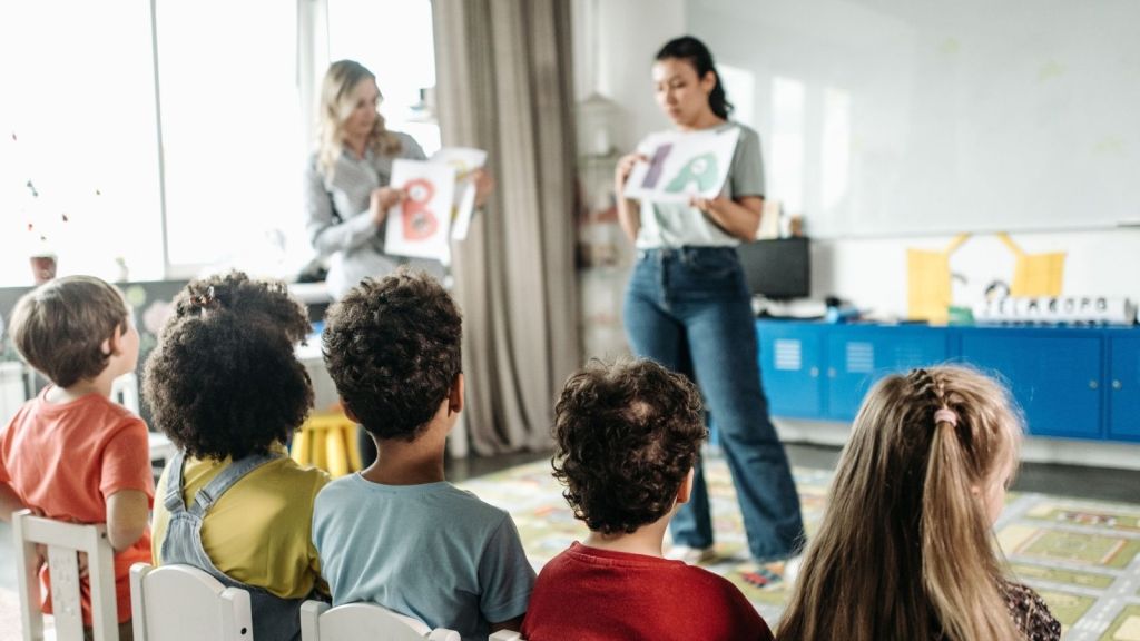 Two kindergarten teachers in front of a class