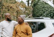 Retail Worker Gets Unexpected Tips for Helping Customers Tie Christmas Trees to Cars