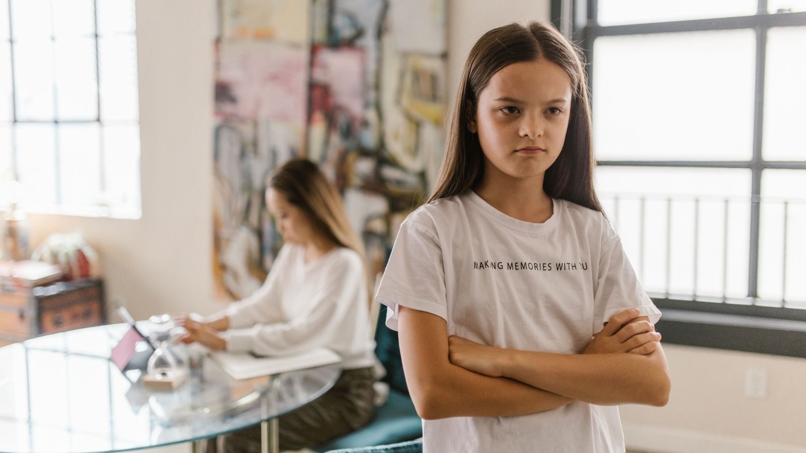 Teen Daughter Refuses to Forgive Mother for Cheating, and Family Attempts to Reconcile End in Conflict An angry teenage girl
