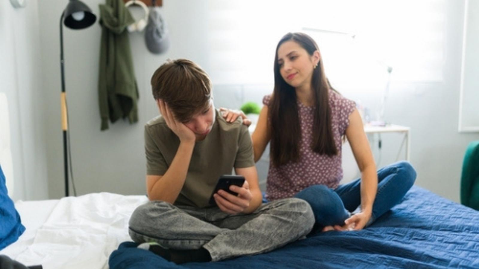 Teenage Boy Gets Just One Month With His Mom Each Summer, but She Barely Has Time for Him Upset son with mom