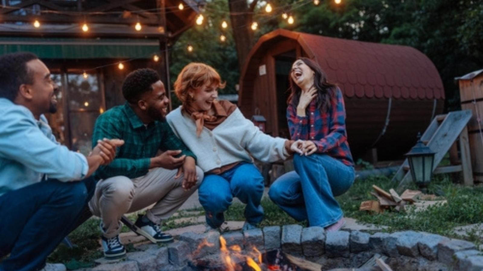 Tired of a Neighbor Calling the Fire Department Over Campfires, Someone Started Building Smoky Ones — Only When the Wind Cooperated Having fun at fire pit