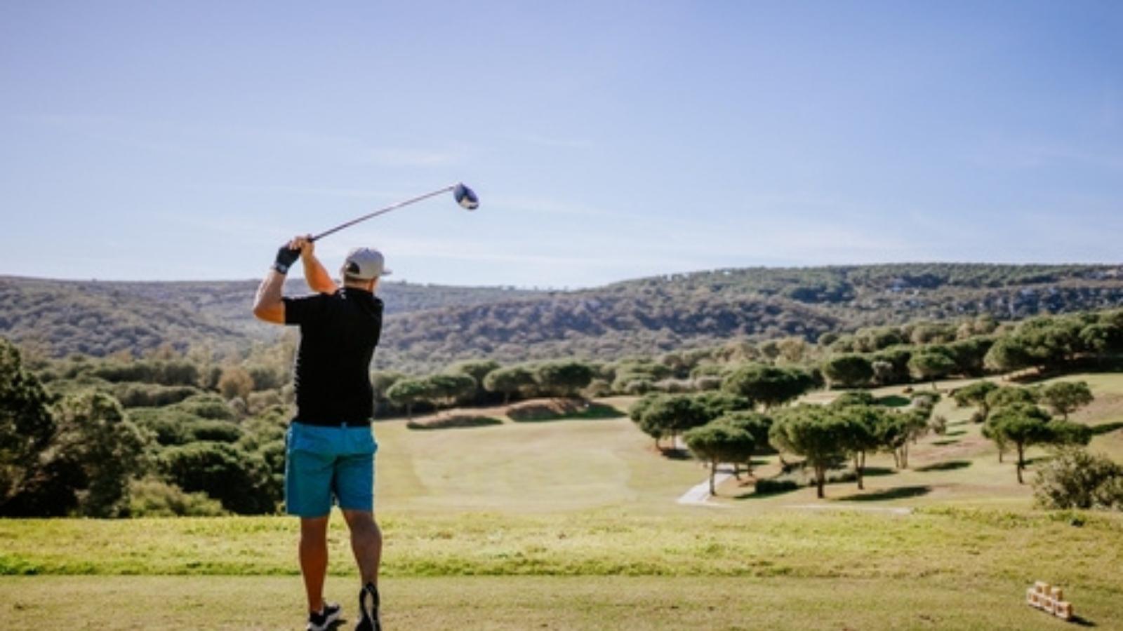 The Mortifying Moment a Golfer Realized He Just Tried to Steal Someone Elses Live Ball Man golfing