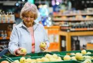 Elderly Shopper Mistakes Woman for Grocery Store Employee and Praises Her “New Job”