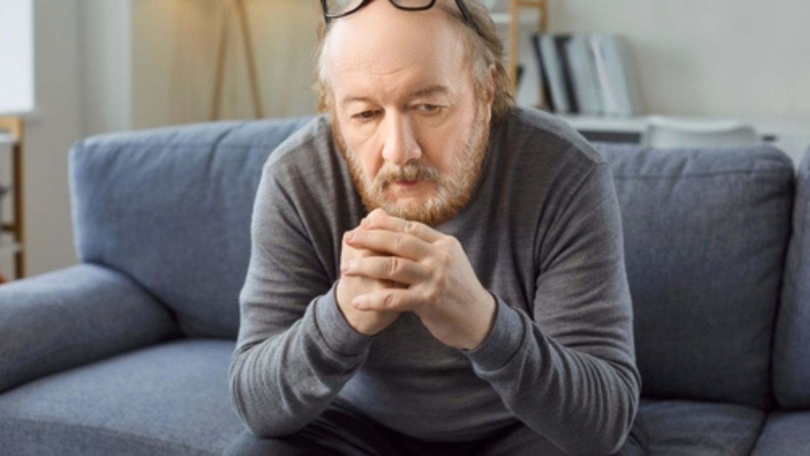 Graduating Student Faces Backlash Over Decision to Ban Estranged Father From Ceremony Sad older man