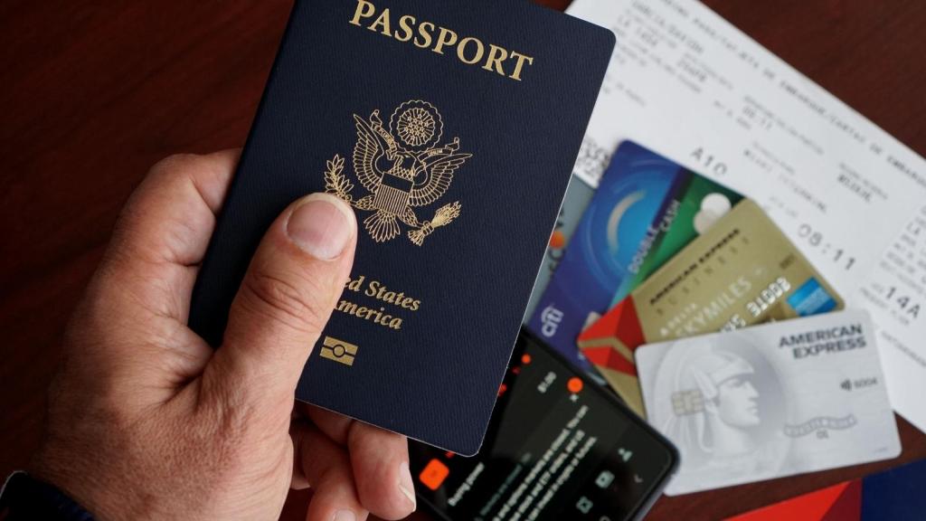 Man holding a US Passport