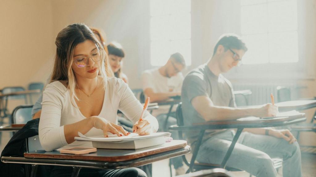 Woman sitting in class next to an older guy