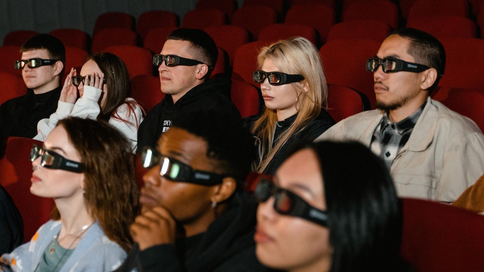 Friend Misses Bus to Group Movie Trip, Then Accuses Everyone of Being Fake for Not Waiting Friend group at the theater watching a movie