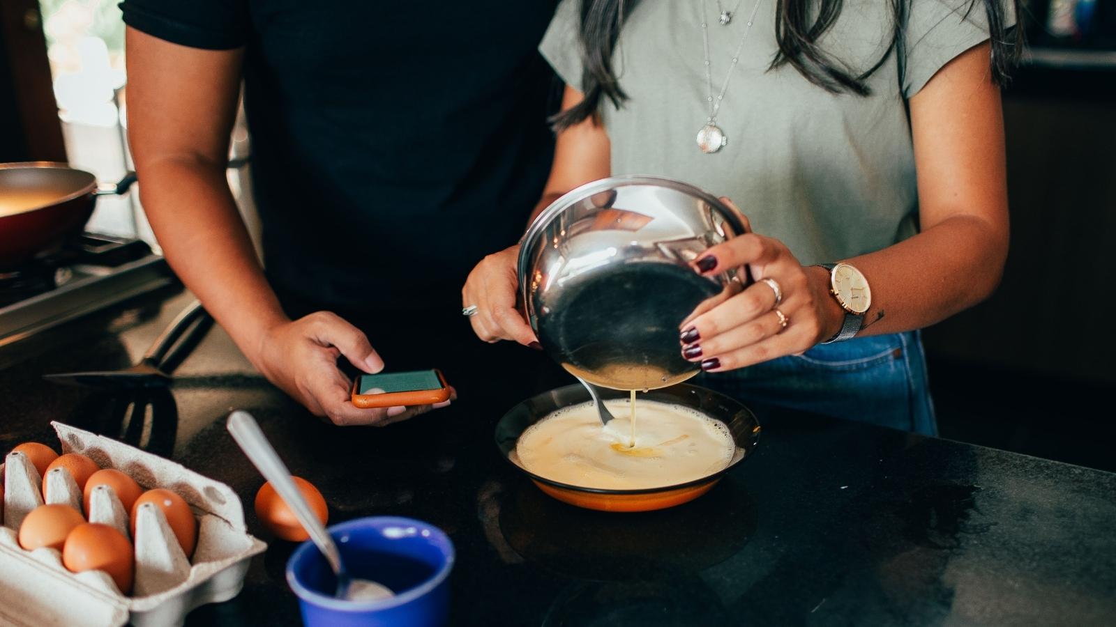 Wife Spends Her Mornings Cooking Breakfast To Help Her Firefighter Husband Get Going, But Tells Him To Make His Own Food After One Criticism Too Many Woman cooking breakfast for her husband