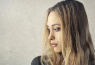 Young Woman Looks for Way to Skip Family Trip, Considers Working Christmas Shift Instead