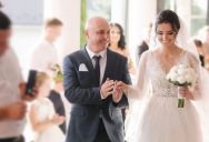 Bride Mortified by Father’s Wedding Toast, Spends Night Apologizing to In-Laws