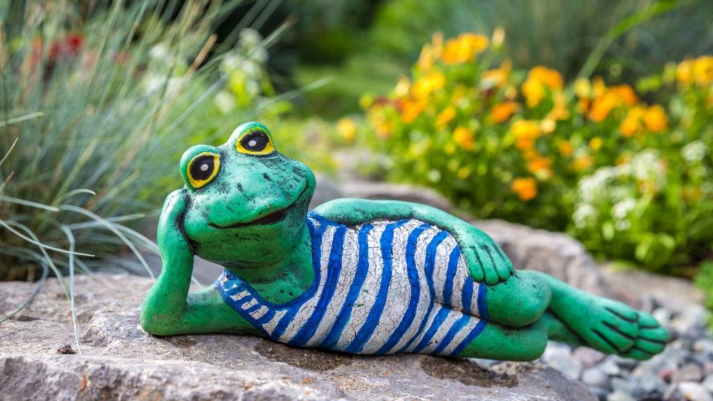 frog statue in yard