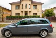 Neighbor Admits to Hitting Parked Car, Then Threatens to Call Police Despite Homeowner’s Calm Response
