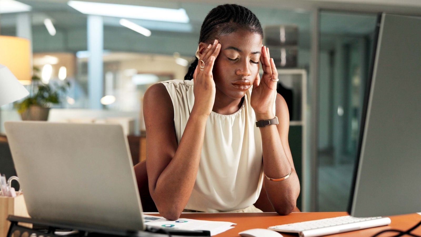 She Cant Focus at Work Because of Her Bosss Nonstop Coughing — but Telling Him Feels Too Awkward frustrated woman in an office