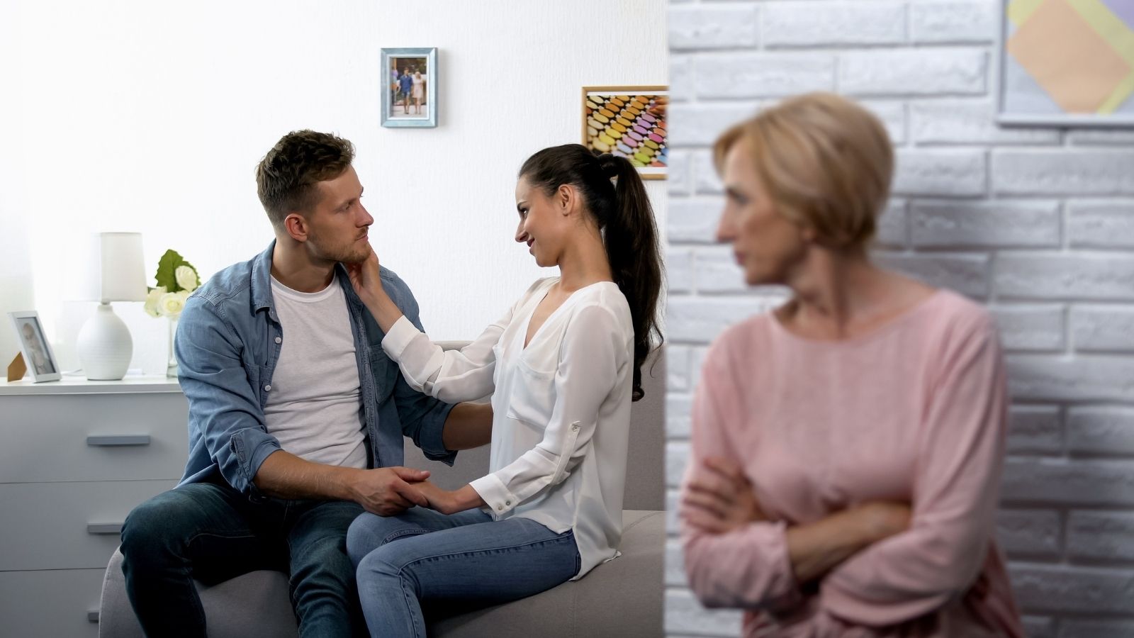 A Mother Worries Her Daughter Could End Up in Financial Trouble If She Marries Her Boyfriend — So She Wrote a Letter to Read to Both of Them concerned mother spying on young couple