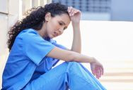 “Pay Me What I’m Owed First”: Underpaid Nurse Applauded for Rejecting Bosses’ Direct Requests for More Overtime