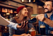 Man Left Speechess After Picking Up a Heavy Dinner Bill and Watching His Housemate’s Dad Drop an Incredible Tip
