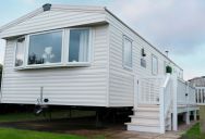 Family Upgrades Their Mobile Home, Then Takes the Window Screens When They Move Out