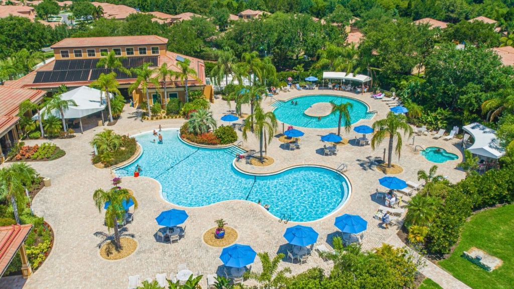 resort style community swimming pool