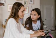 Teenager Gets Fed Up With Little Sister Constantly Telling on Her, Starts Giving Her the Silent Treatment