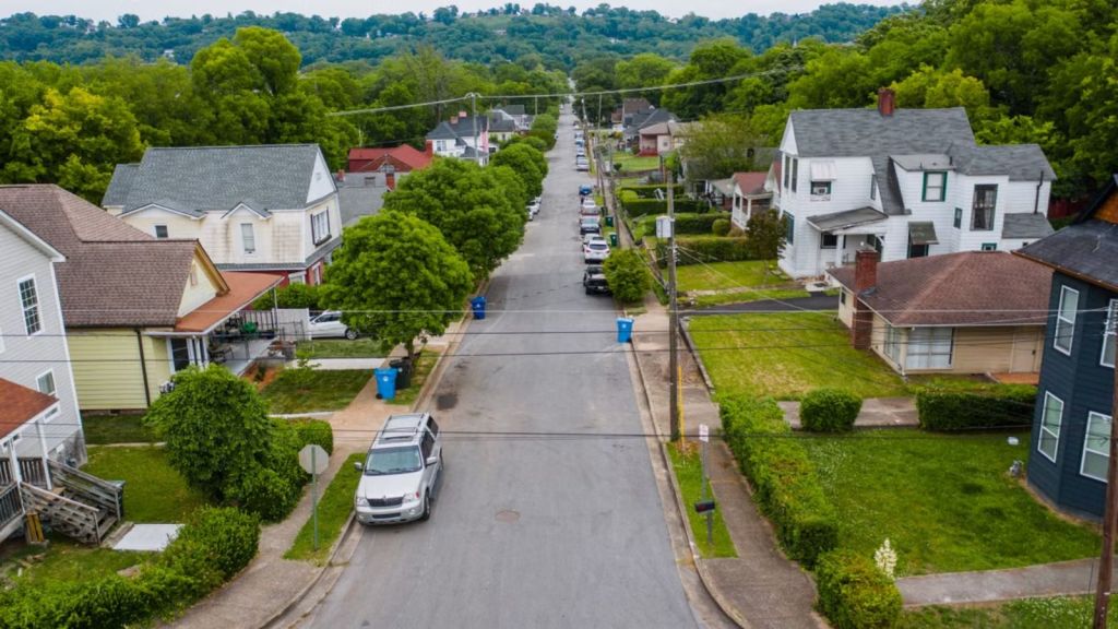 A clean and refreshing neighborhood with houses