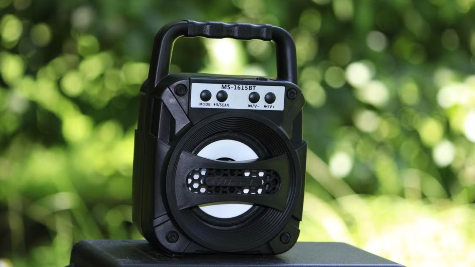 Man Says Neighbor Blasts Music Even When Nobody Is Home, and It’s Driving Him Crazy A black speaker placed outdoors