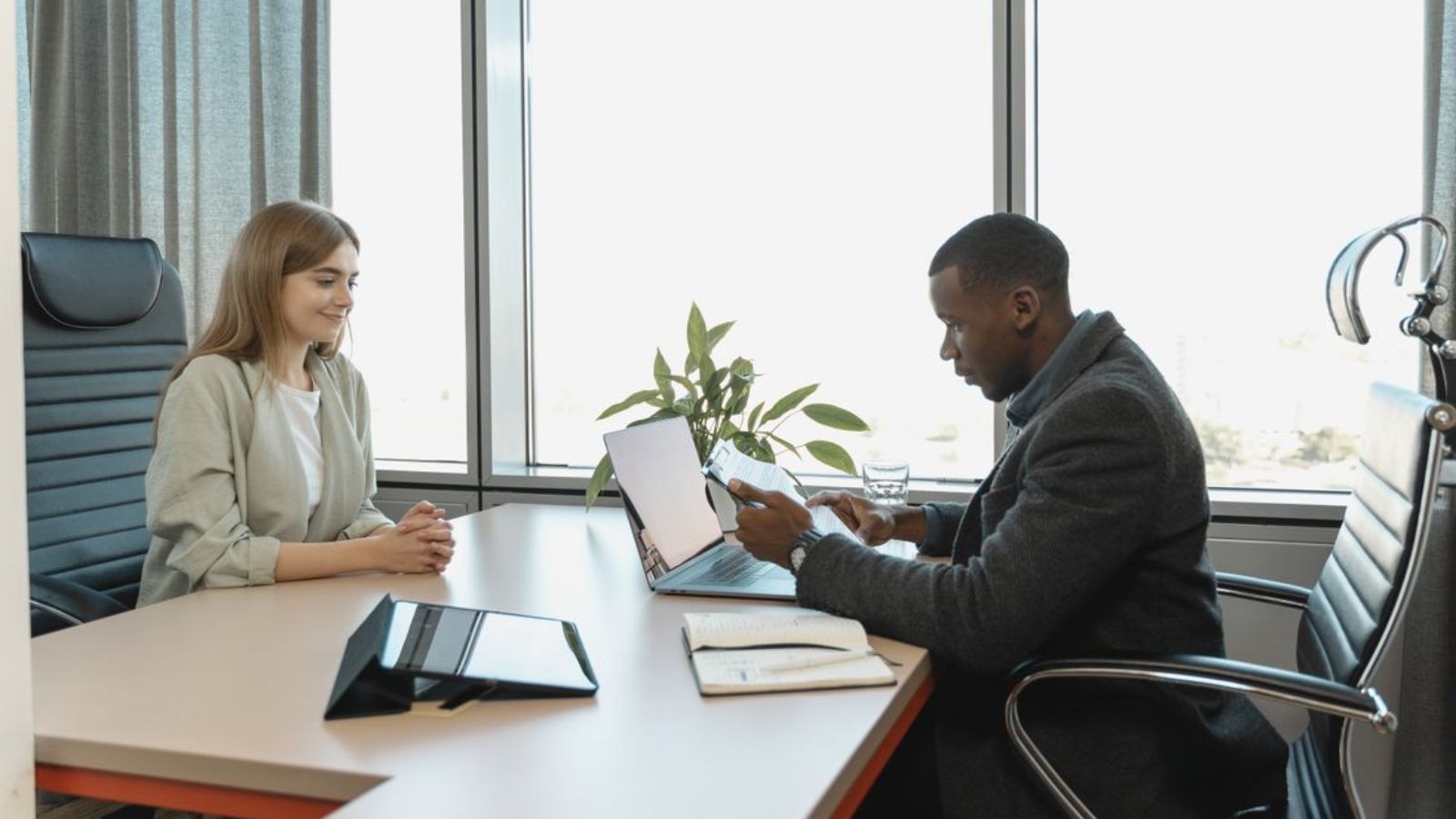 Employers Treat Exit Interviews Like Valuable Feedback, but One Worker Outlined Why They’re Purely Performative Employee being interviewed by HR in the office