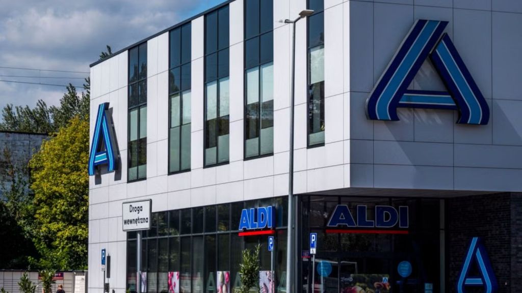 A huge Aldi shopping building
