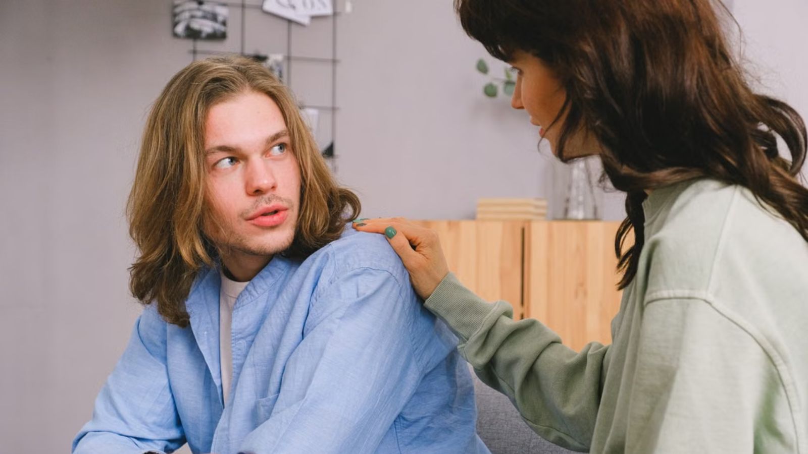She Shared the Painful Truth of a Past Pregnancy Loss. Why Her Boyfriend’s Furious Reaction Completely Blew Up Their Relationship. Man and woman talking about a serious matter